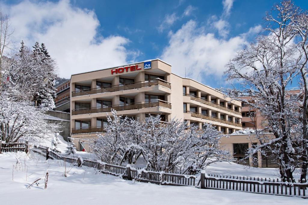 Quadratscha Alpenhotel Замедан Екстериор снимка